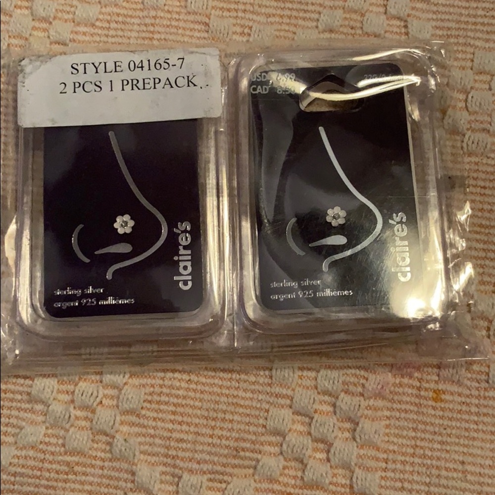 2 Daisy nose piercing